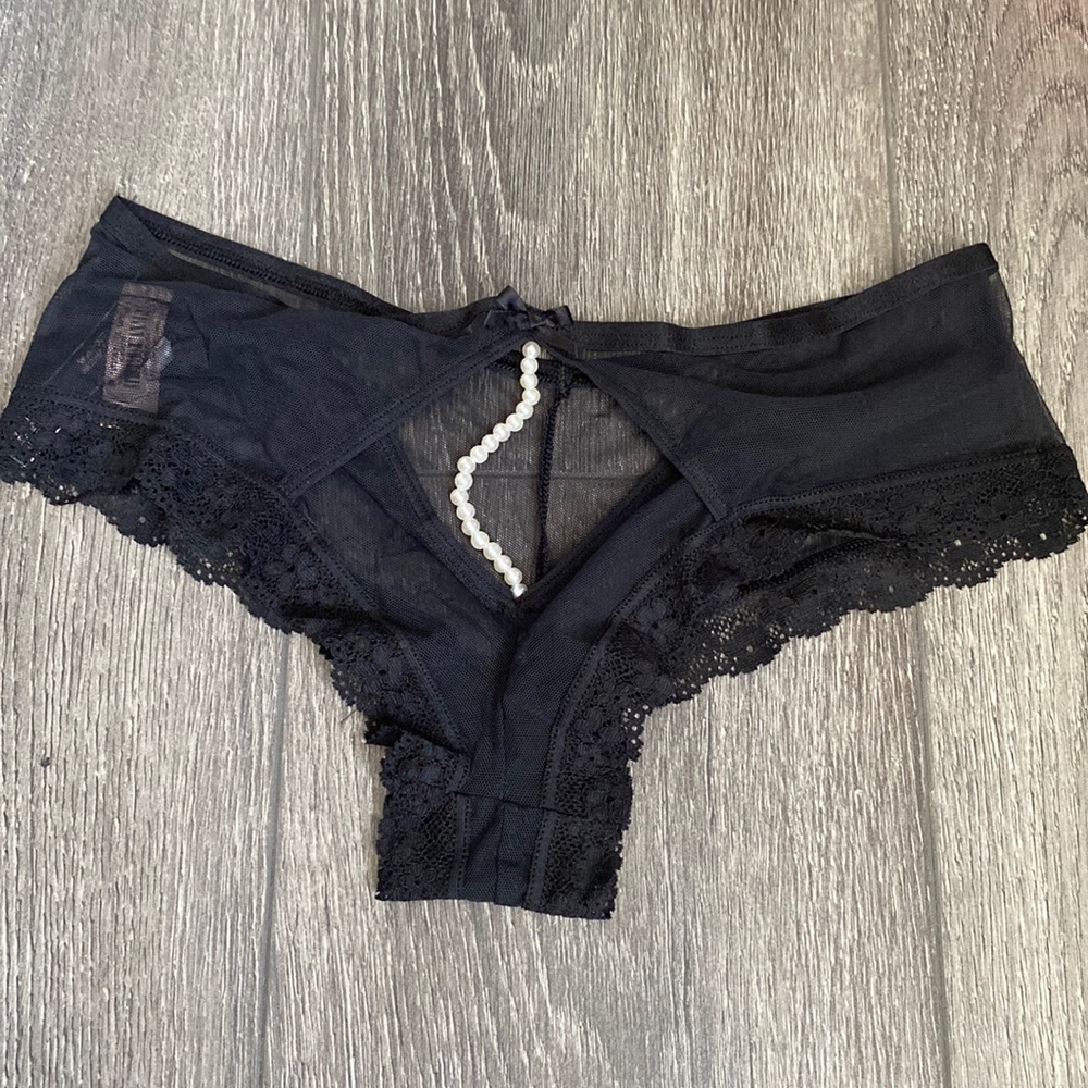 Black Mesh w/ faux pearl string in back